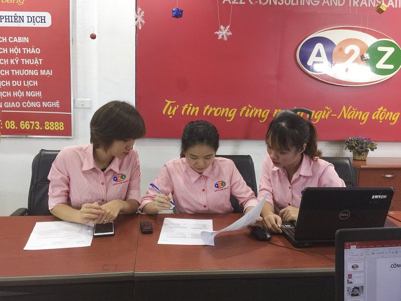 nhân viên đang làm việc